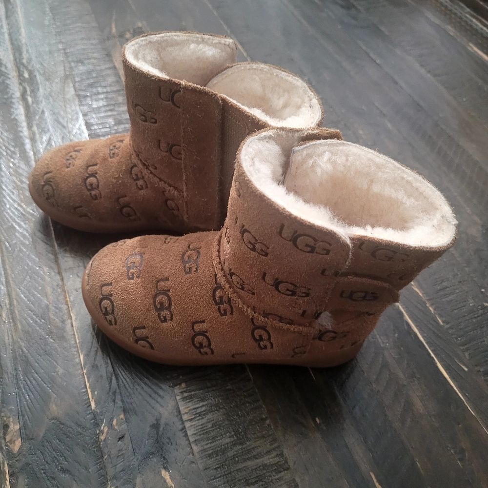 Ugg Embossed Branding Suede Chestnut Boots Fur Lined Kids Size 7